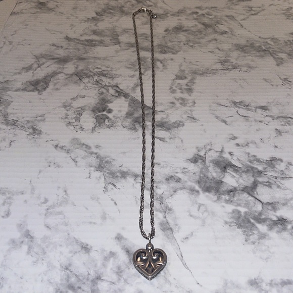 Vintage- Brighton twisted chain with heart pendant that opens with case - Picture 2 of 12